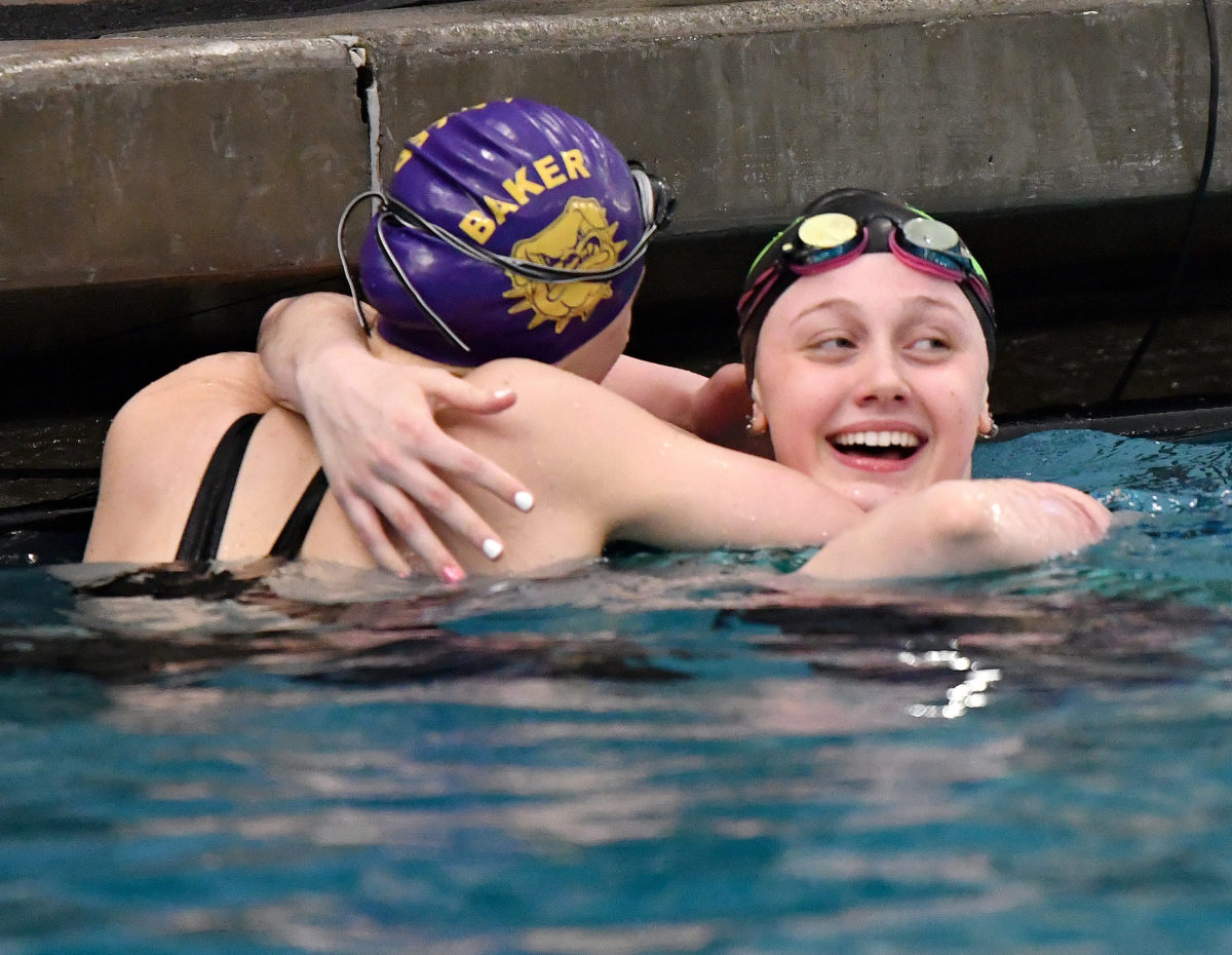 17.girls_100back-1